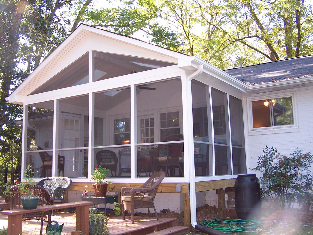 Designing the Perfect Screen Room: Materials, Layouts & Style Tips From Absolute Aluminum