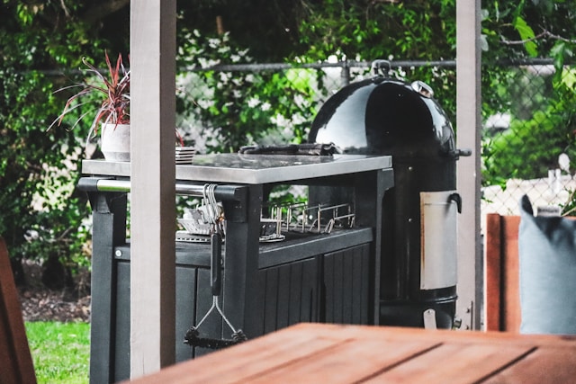 Custom Outdoor Kitchens That Last: What Makes Absolute Aluminum’s 20-Year Warranty Stand Out