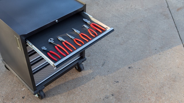 Outdoor Kitchens Explained: How Stainless Steel Cabinet Systems Transform Backyard Living