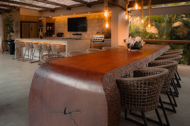 How to Design an Outdoor Kitchen That Withstands Florida’s Heat, Humidity, and Storms